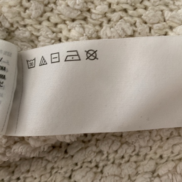 Abercrombie & Fitch Boucle V-Neck Sweater Cream Size XS - Picture 6 of 7